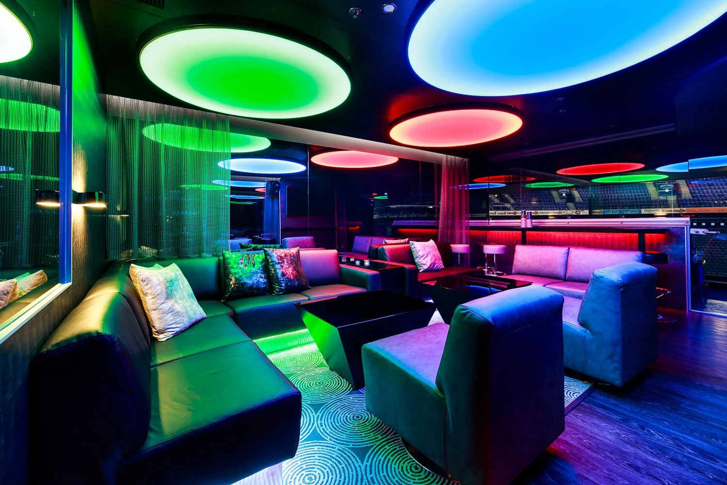 Platinum Loungen aition 259 värikäs sisustus