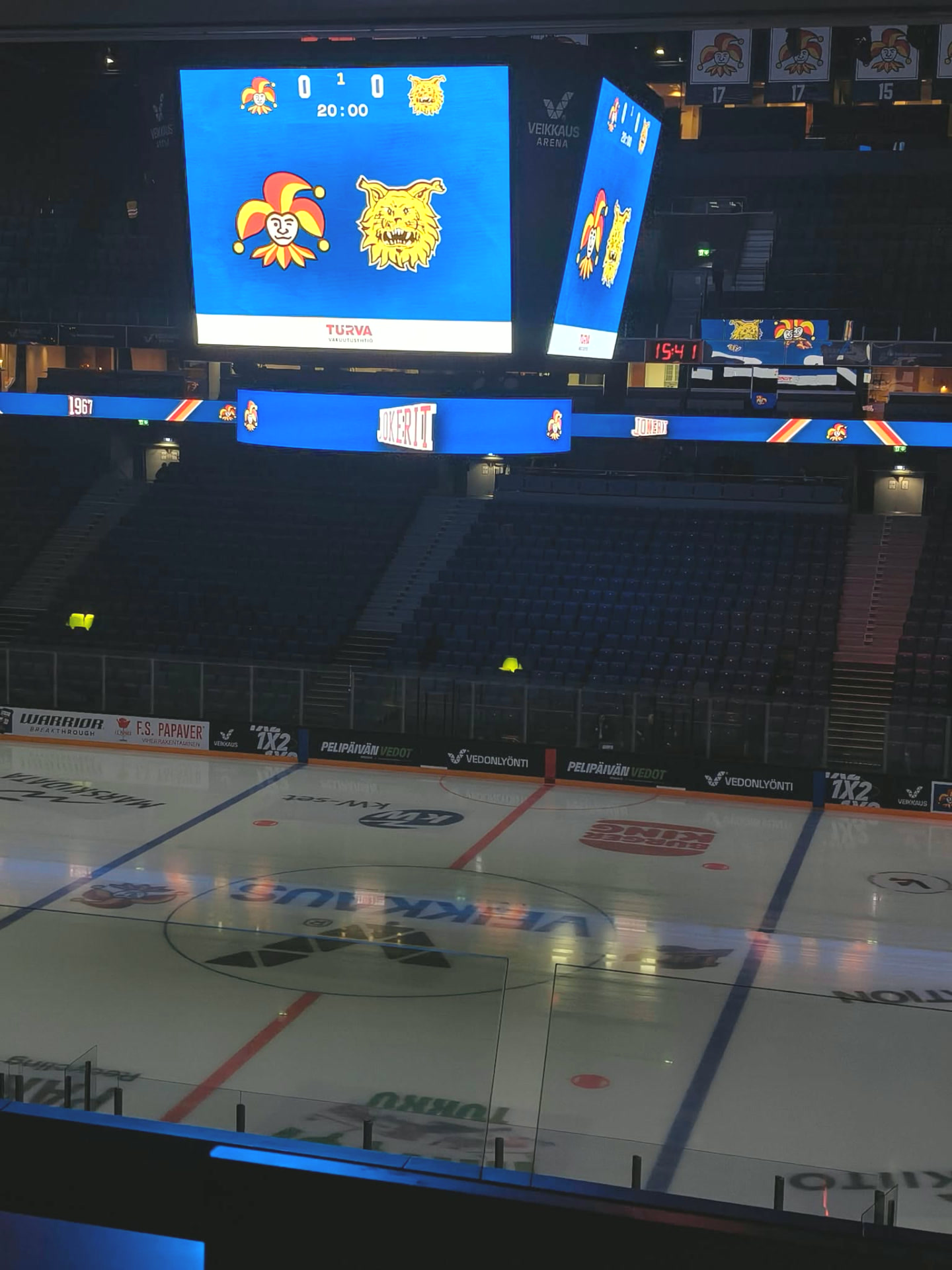 Tunnelmaa ennen ottelun alkua, Jokerit–Ilves tulostaululla